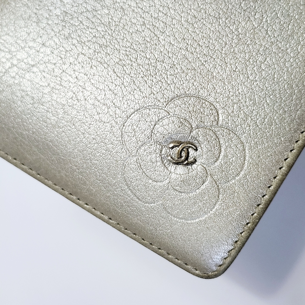 CHANEL Camelia Metallic bifold Wallet